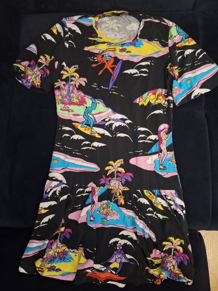 Платье Love Moschino, кепка New Era, мужские носки с ароматизатором