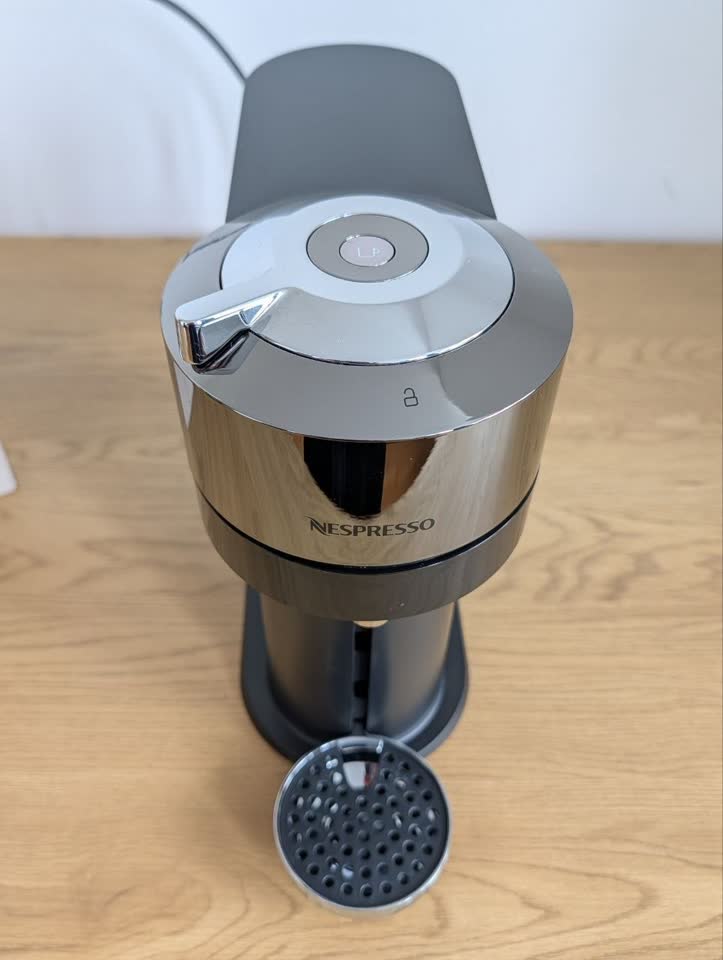 Капсульная кофемашина Nespresso Deluxe