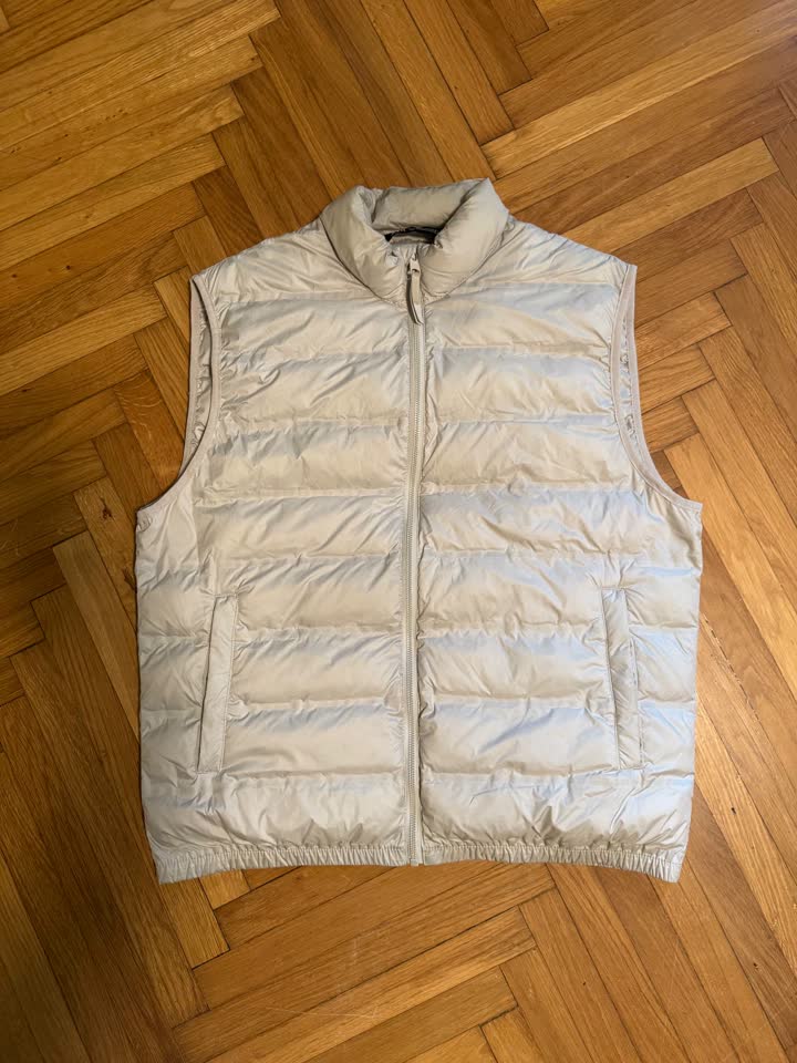 Prsluk Zara i vetrovka Uniqlo X JW Anderson