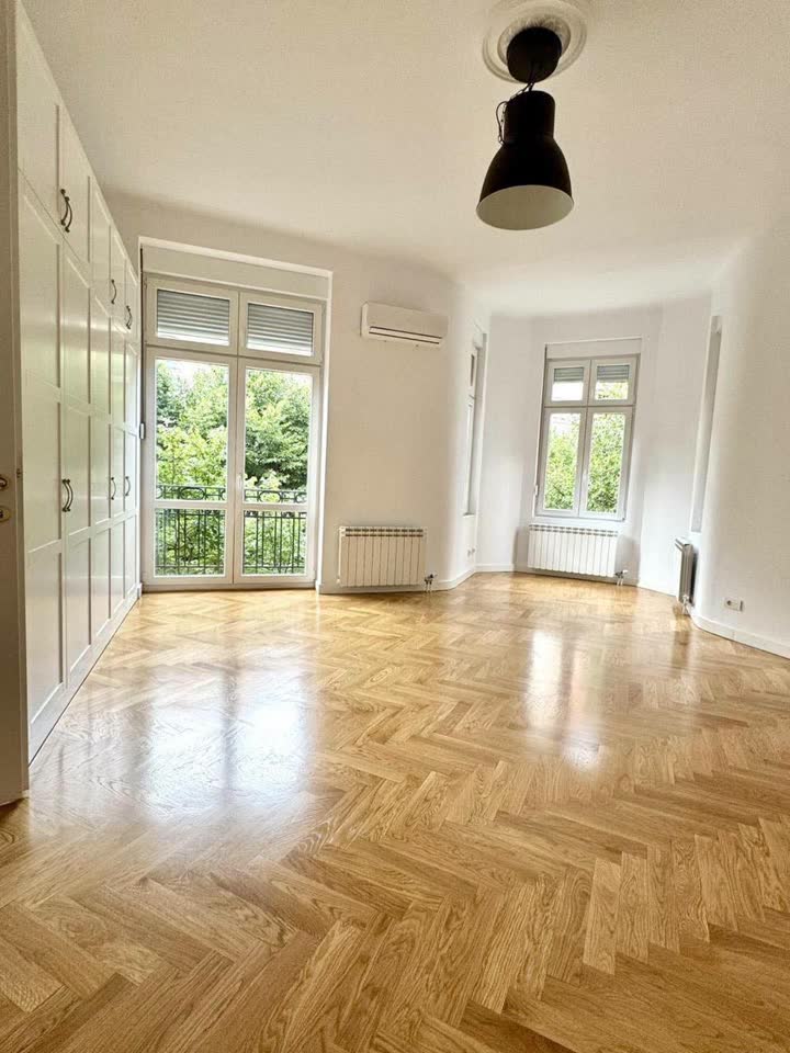 Izdajem stan u Beogradu, ul. Palmotićeva, 170 m²