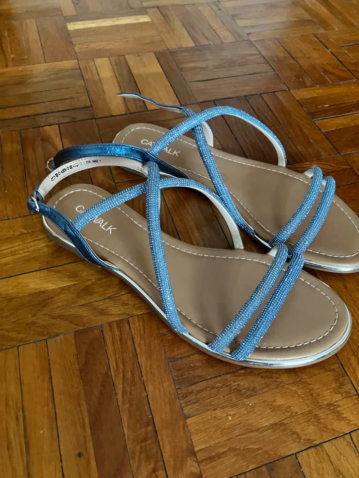 Poklanjam sandale Catwalk