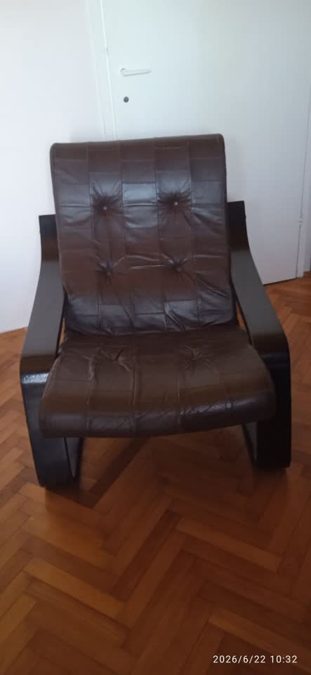 Kožna fotelja