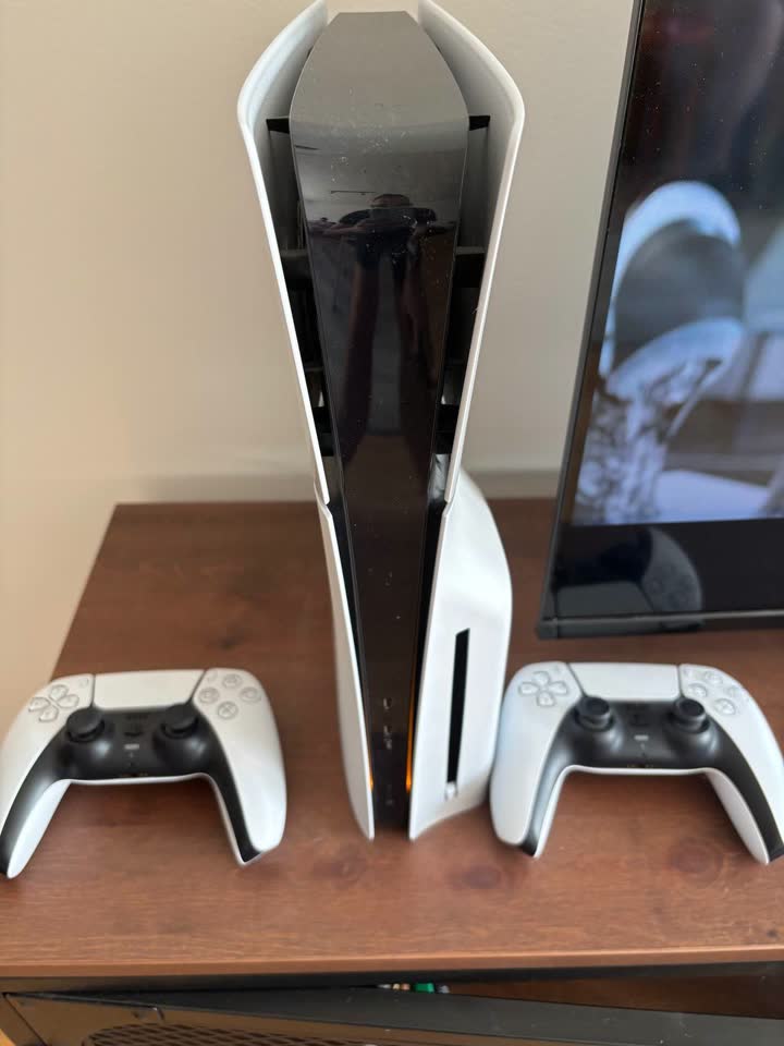 Продам PlayStation 5 Slim Disc Edition, 1 ТБ