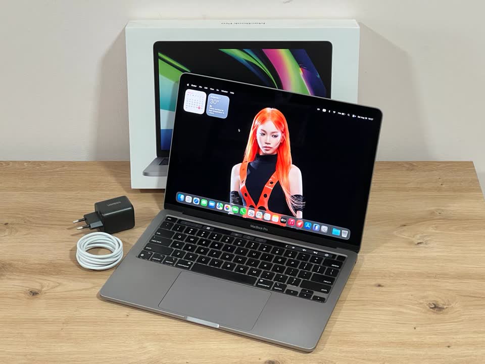 Apple MacBook Pro 13 (2020), iPad 10-го поколения (2022), Apple Pencil Pro