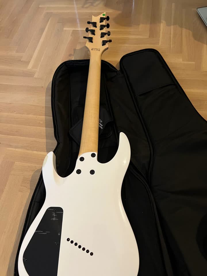 Гитара Harley Benton R-458MN WH и комбик Boss Mini