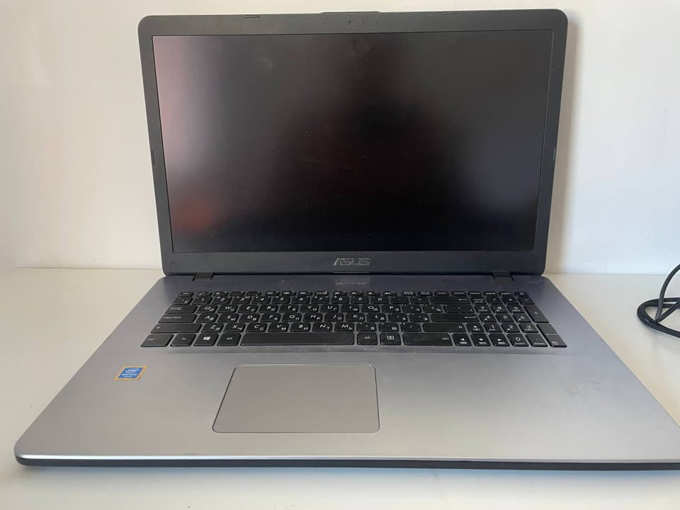 Продам ноутбук ASUS VivoBook 17 X705UA