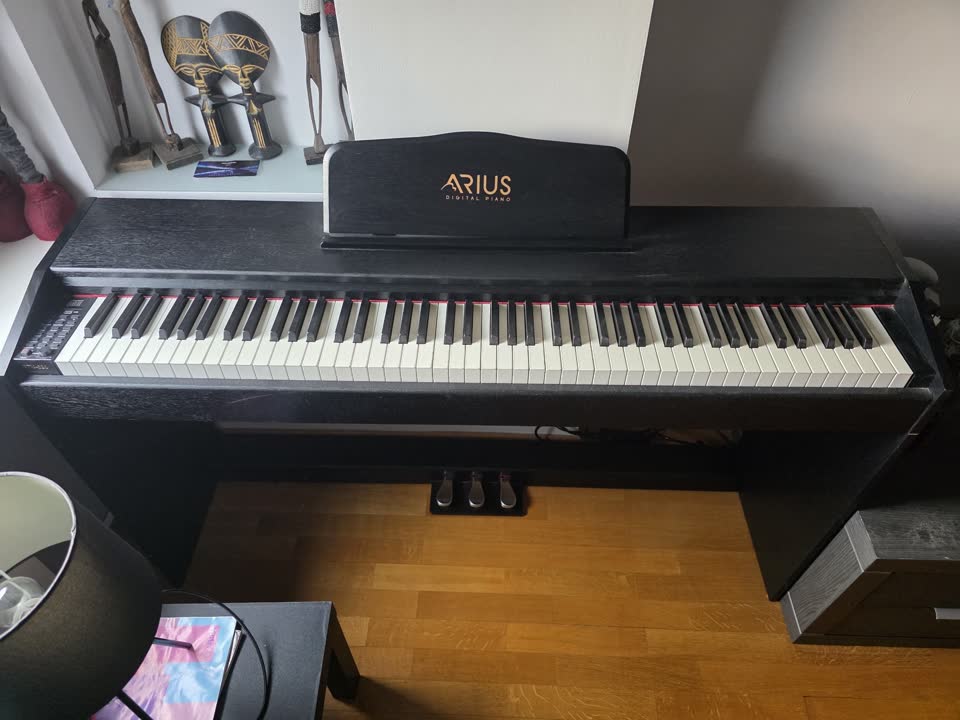 Продам пианино ARIUS STN-620 Black