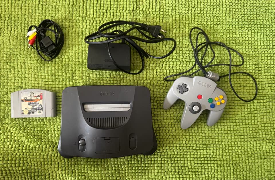Nintendo 64 (N64) + джойстик + картридж + блок питания