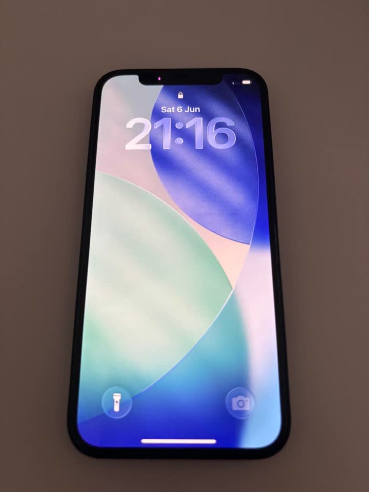 Prodajem iPhone 12, 128 GB