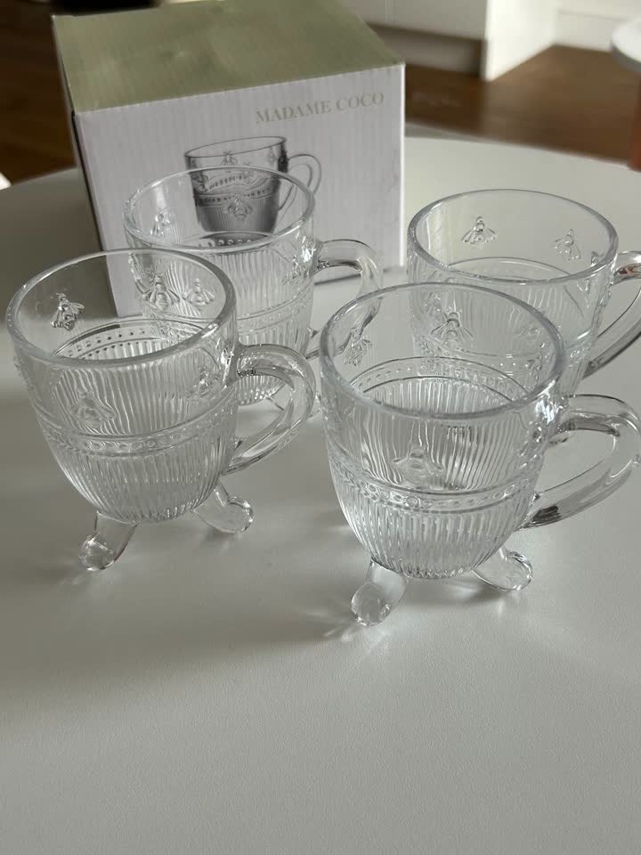 Set šoljica u stilu Guerlain sa pčelicama