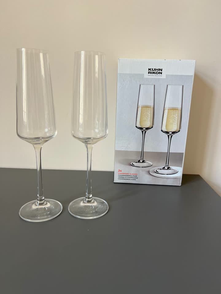 Staklene posude Pyrex, kalup za led IKEA, sprej za dom Zara Home, vaza, čaše, set tanjira IKEA Ofantlig, metalni stalak