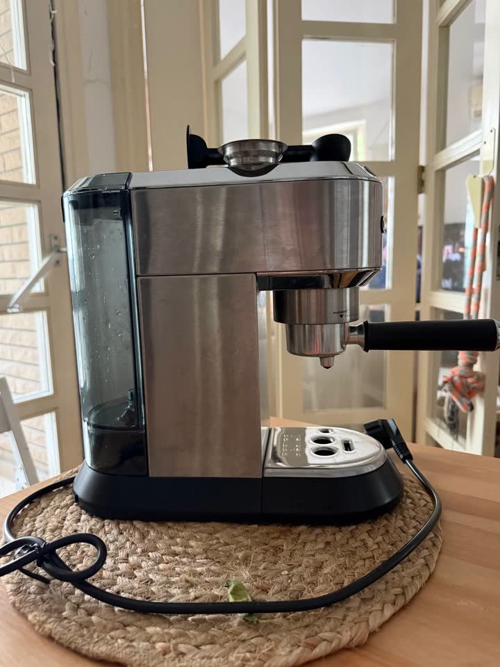 DeLonghi espresso mašina sa portafilterom