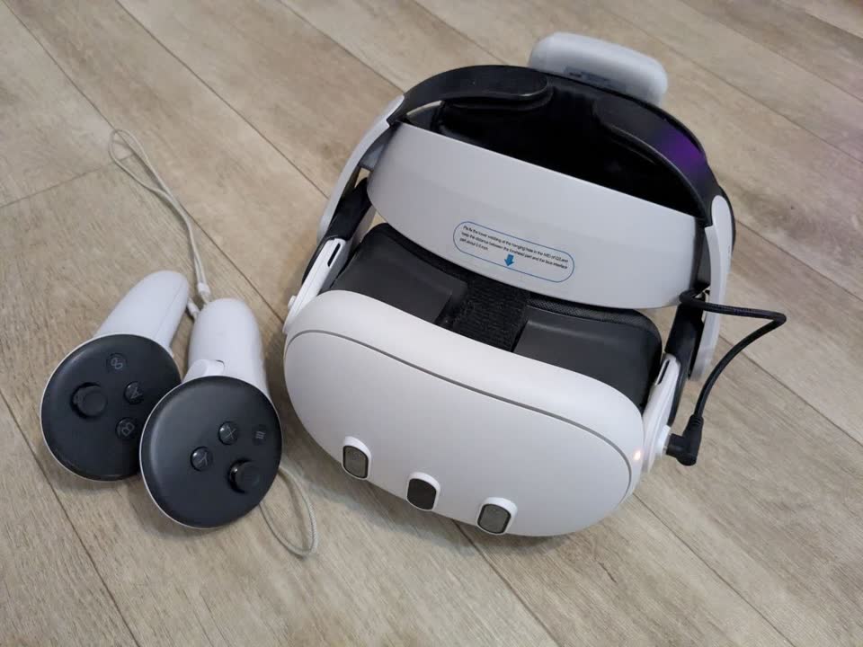 Продам VR-шлем Meta Quest 3 с креплением BoboVR M3 Pro
