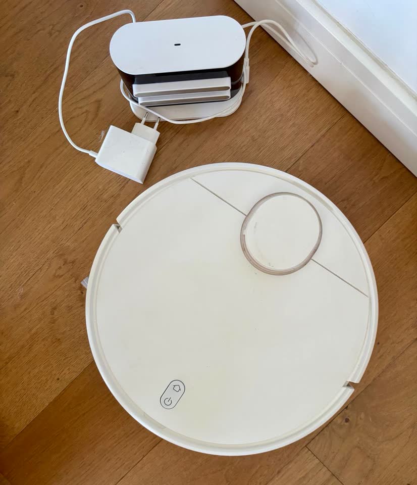 Robot-usisivač Xiaomi S10 / Aerofritez za vazduh Xiaomi Smart Air Fryer 6,5 l