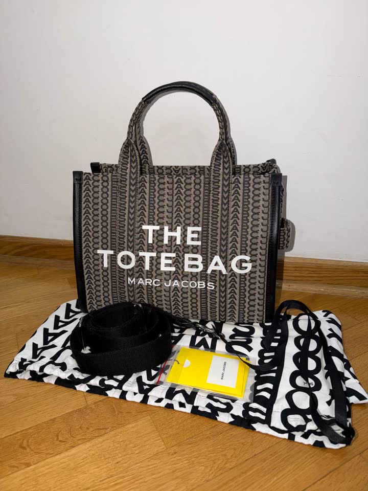 Продаю сумку THE MONOGRAM JACQUARD MEDIUM TOTE BAG