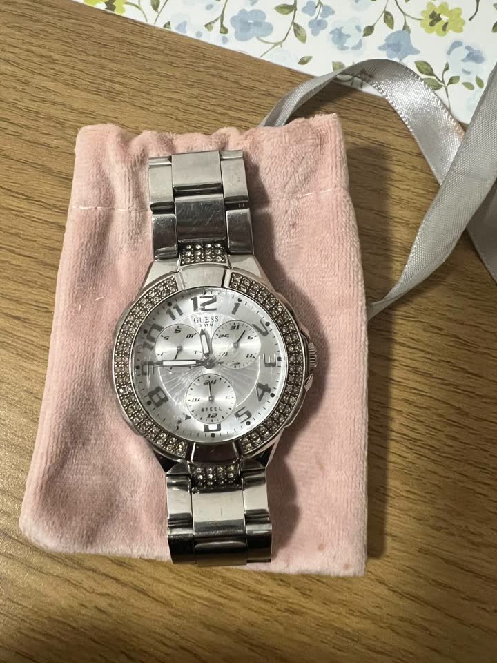 1. Sat Guess, originalni, brojčanik izgreban, 300 rsd