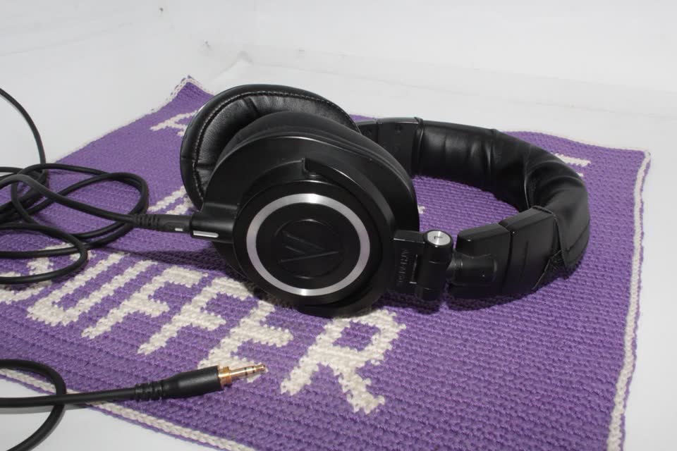 Продам студийные наушники Audio-Technica ATH-M50x
