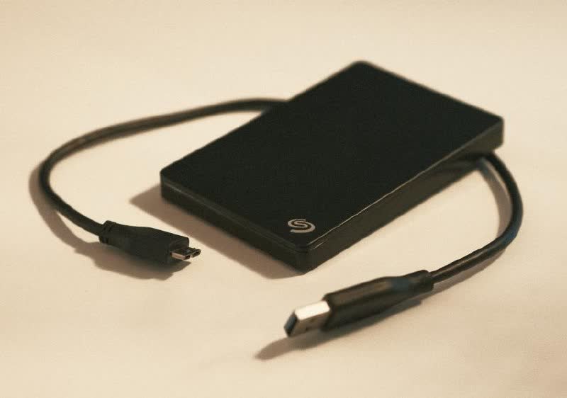 Prodajem eksterni hard disk 2 TB