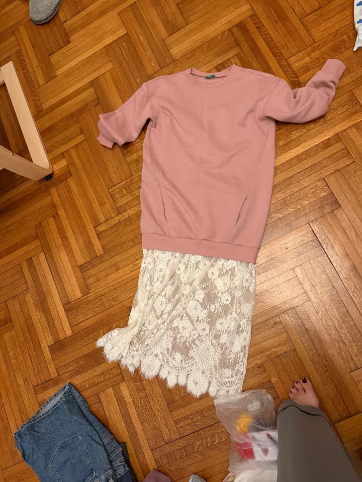 Платье толстовка с кружевом, Benetton