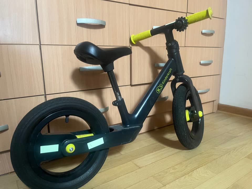 Продается беговел Kinderkraft RAPID