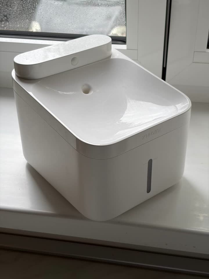 Продам автоматическую поилку для котов и мелких собак Xiaomi Smart Pet fontana 2