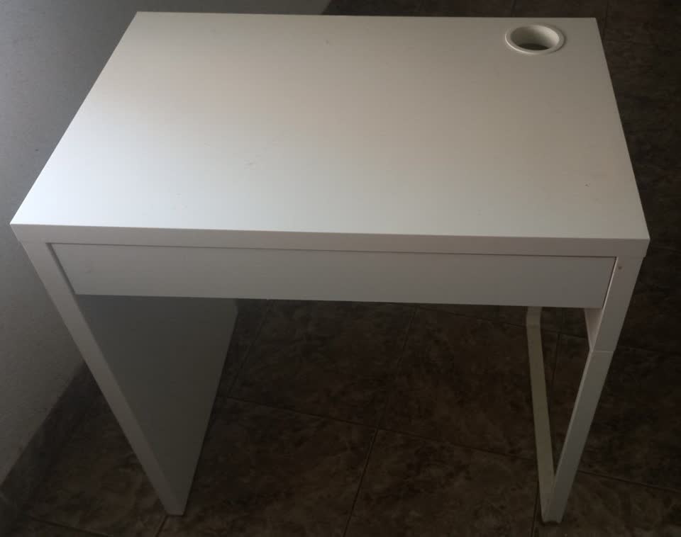 Prodajem sto IKEA MICKE
