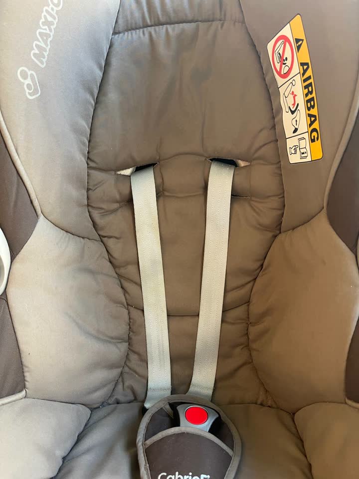 Продам комплект Maxi-Cosi CabrioFix + EasyBase 2