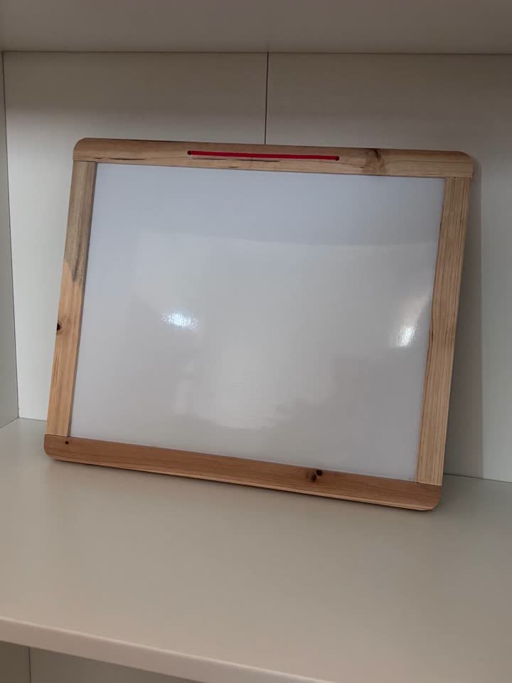 Poklanjam dve male whiteboard table za voće