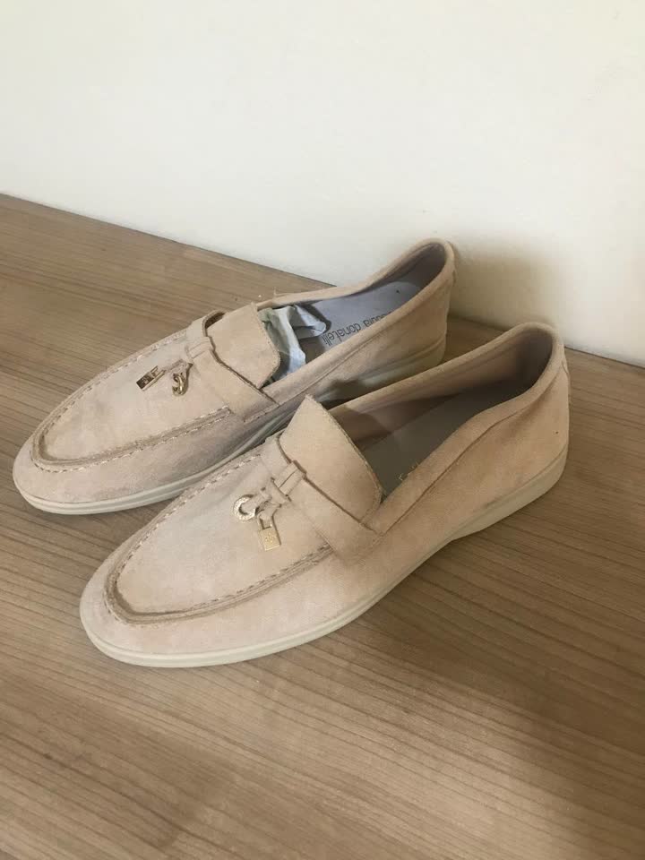 Loaferice br. 40, nove, unutra koža. 800 RSD par, ako uzmete oba para 1500. Beograd, Dedinje