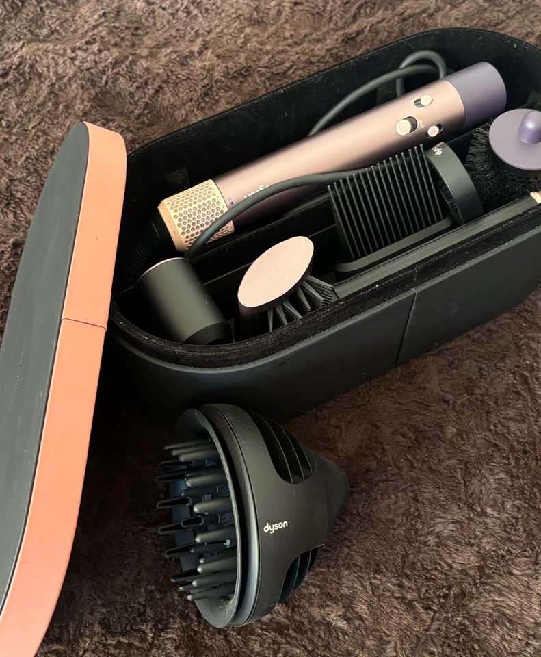 Dyson Airwrap - stanje kao novo, kompletan set