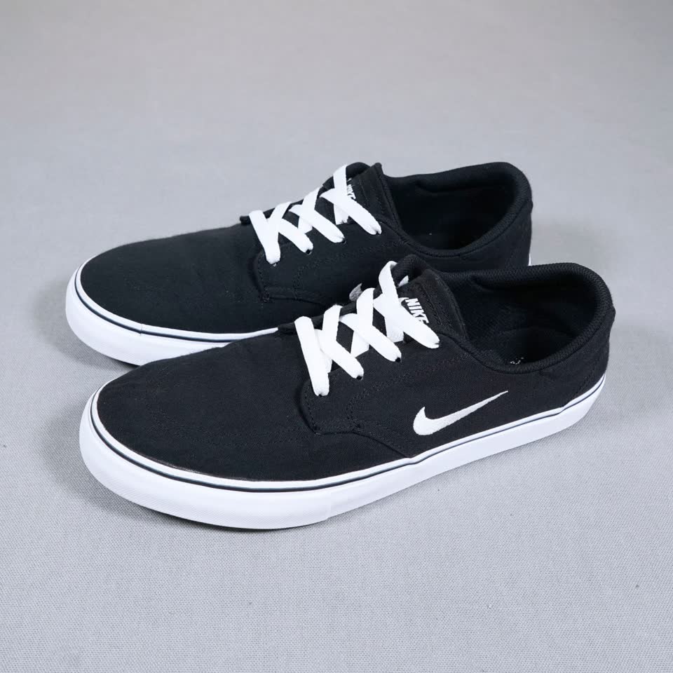 Мужские кеды Nike SB Clutch Canvas чёрно-белые, размер EU 44 / US 10