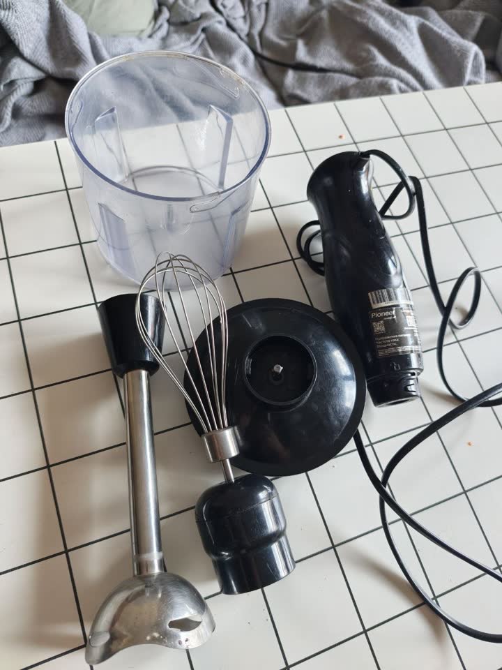 Polovan blender 1000 W sa kompletnim setom