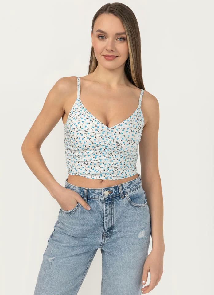 Novi skraćeni top Tommy Jeans sa etiketama