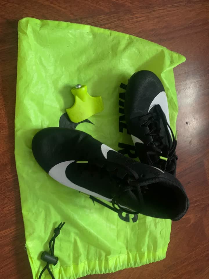 Atletske patike sa kramponima NIKE, broj 37