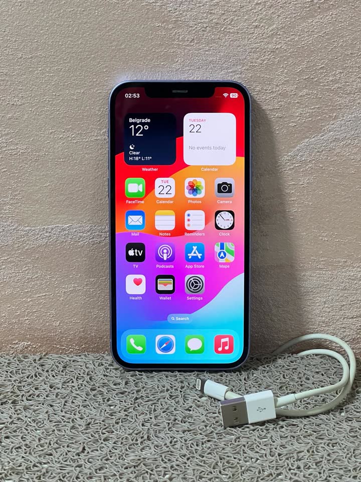 Prodajem iPhone 12 64GB Purple