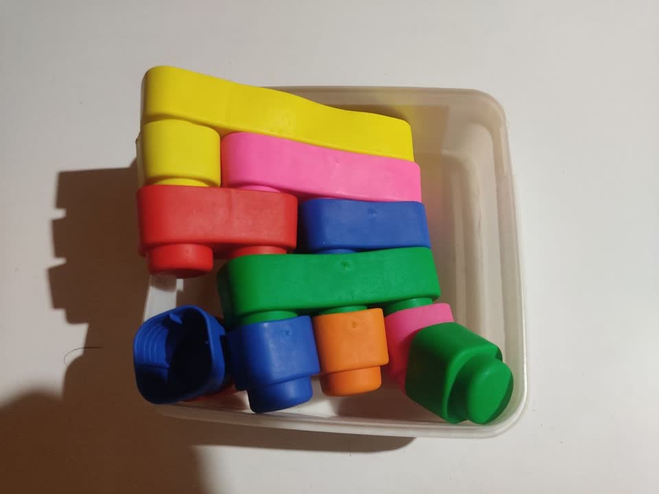 Prodajem silikonski konstruktorski set