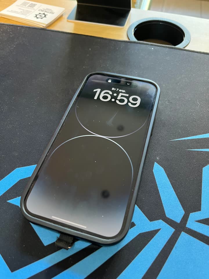 Prodajem iPhone 14 Pro Max 512 GB