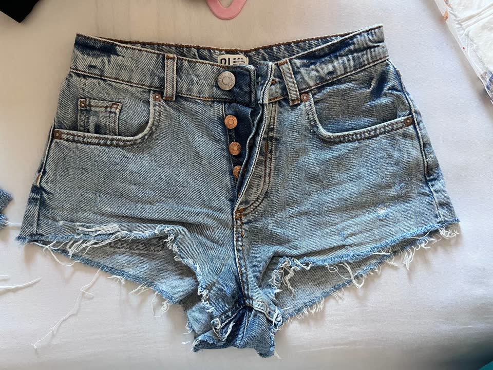 Kratke pantalone, veličine 23-25 (XS)