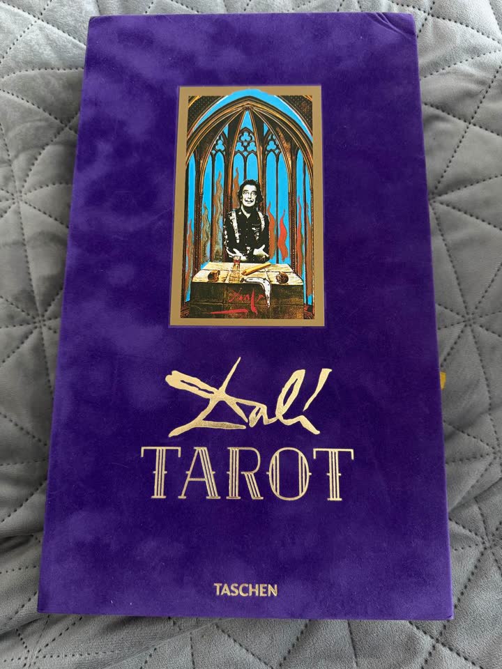 Dalí Tarot od TASCHEN