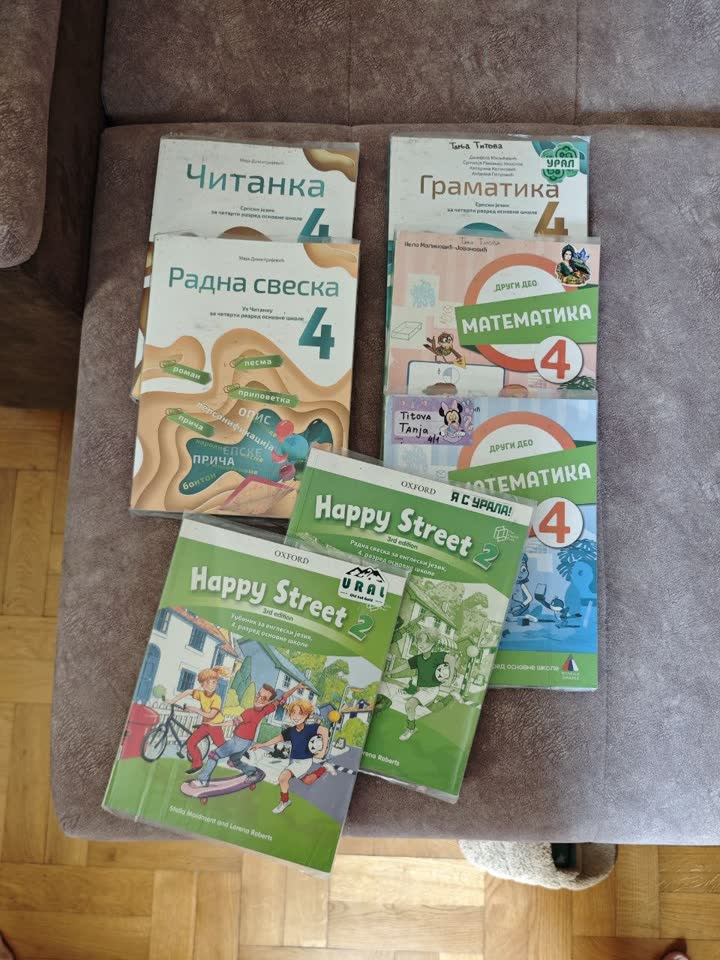 Udžbenici delimično za 4. i 3. razred srpske škole