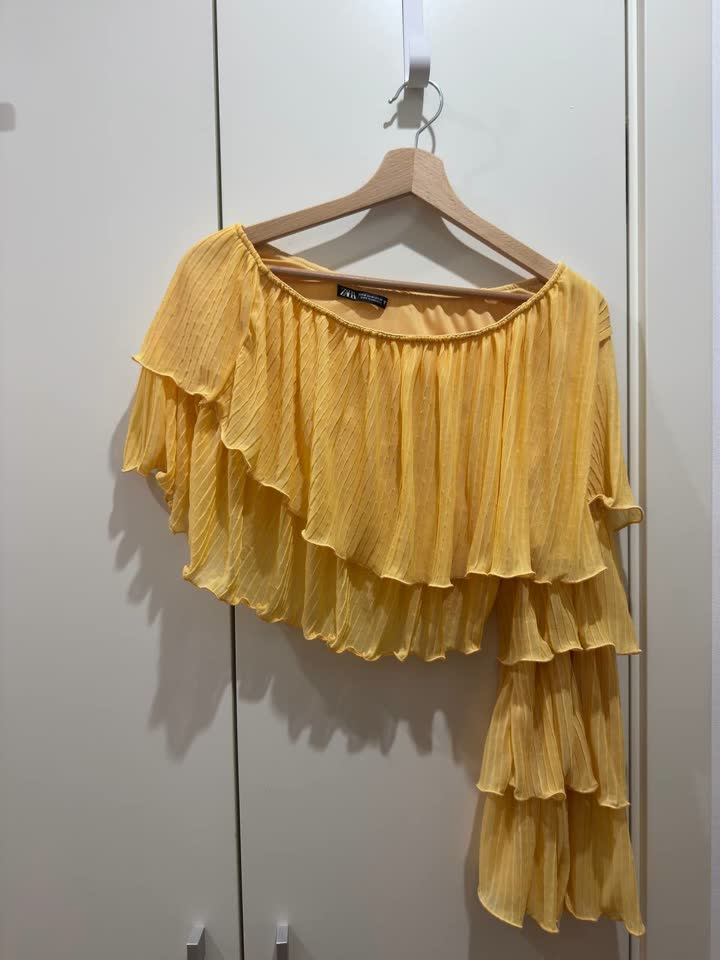plisirani asimetrični top ZARA, veličina M, žuta boja
