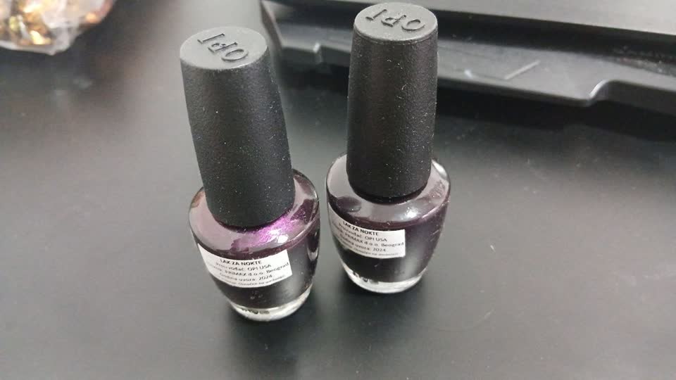 Два полных флакона лака OPI