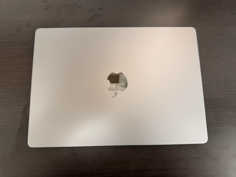 prodajem MacBook Pro 14 u dobrom stanju