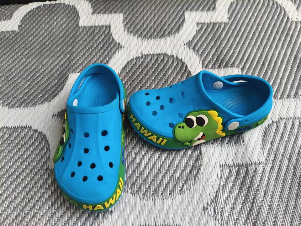 Аналог кроксов от бренда Pollini