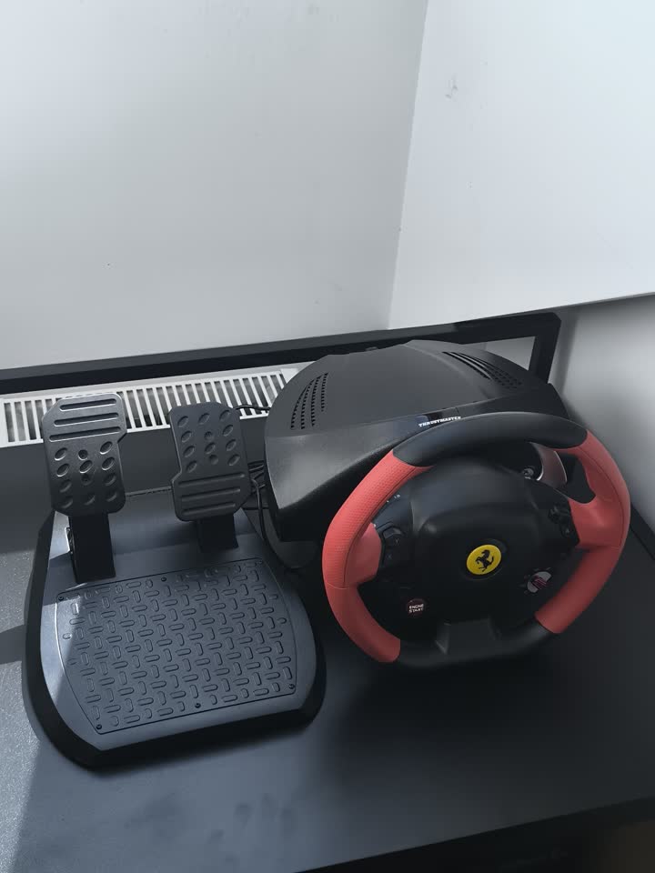 Prodajem volan Thrustmaster Ferrari 458 Spider za Xbox