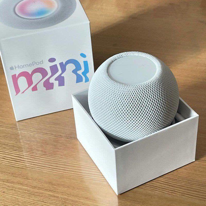 Apple HomePod mini белого цвета