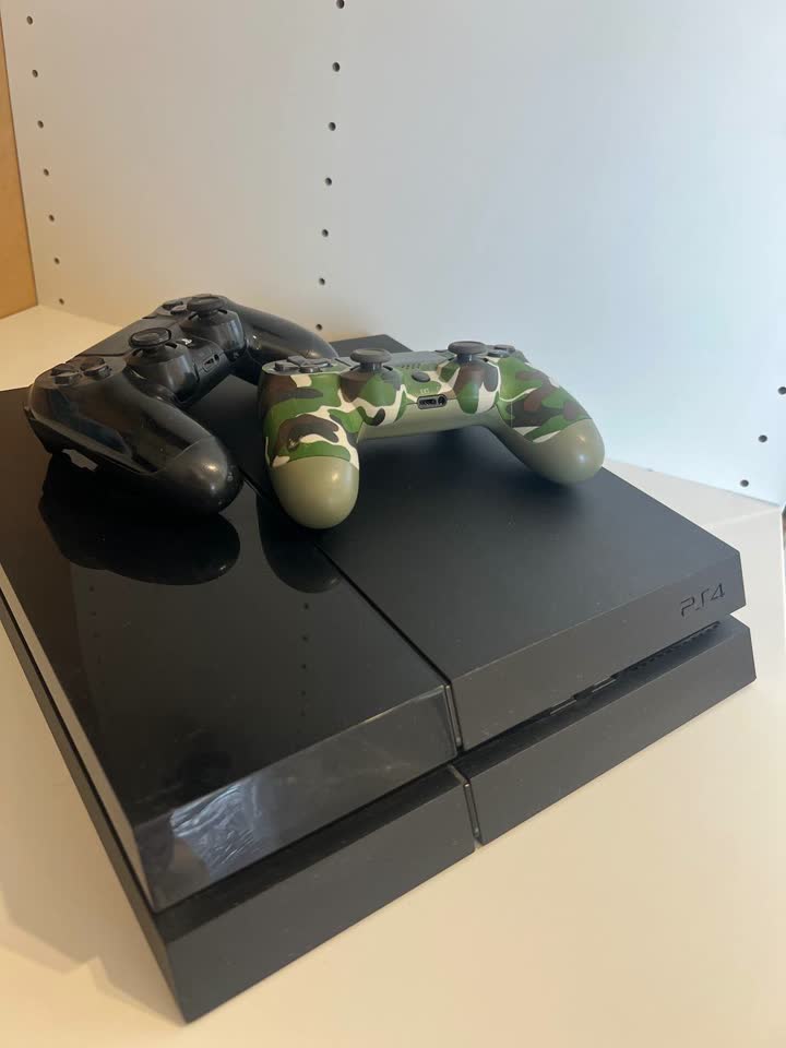 PS4 sa tri igre