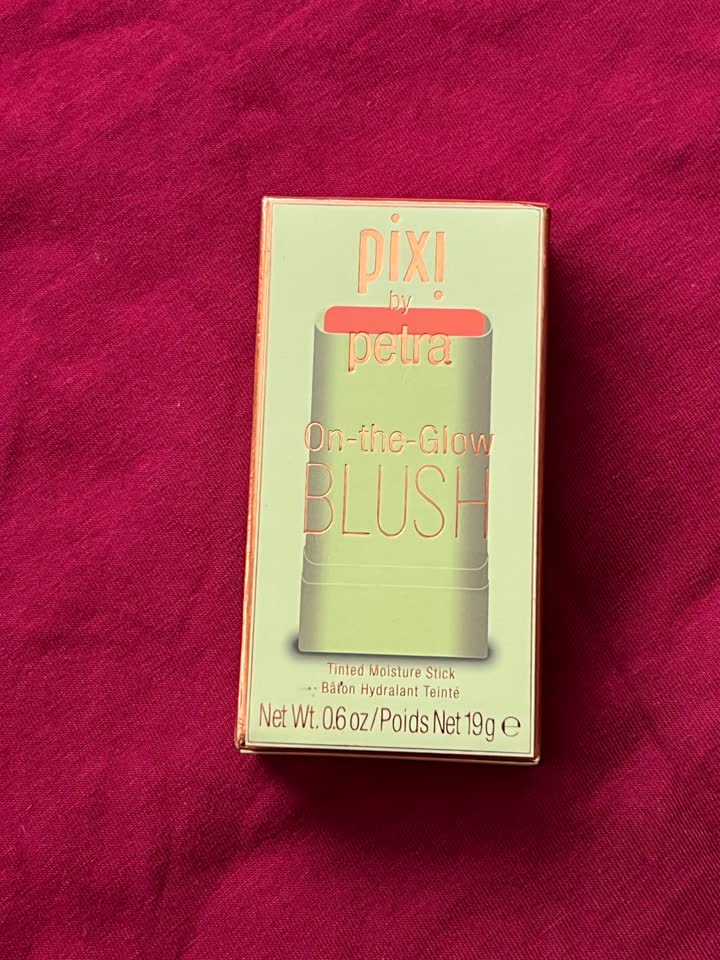 1.румяна pixi 700 динар
