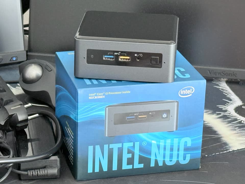Мини-ПК Intel NUC8i3BEH2