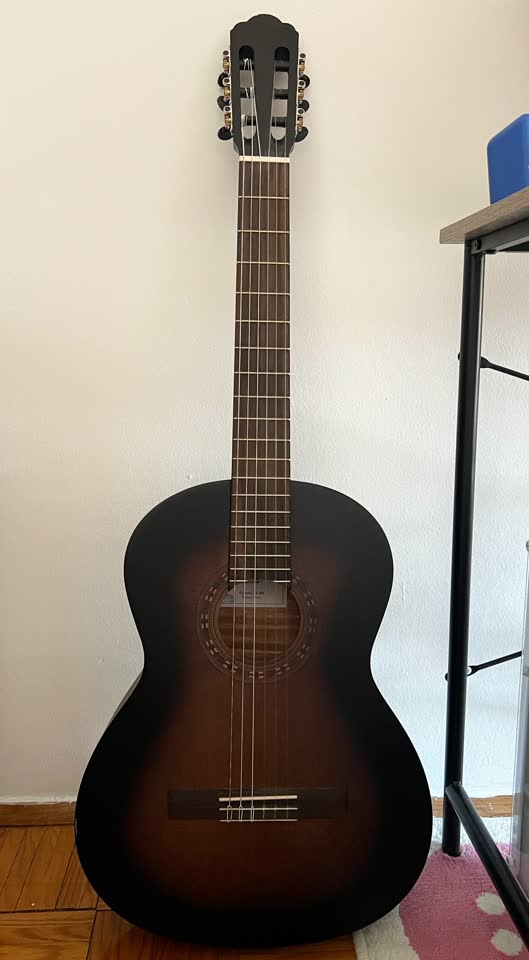 Продам гитару La Mancha Granito 32-AB
